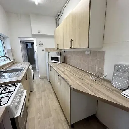 Bright Home From Home Stoke-on-Trent Exterior photo